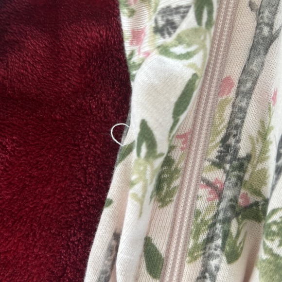 BNWT Burt’s Bees Baby ‘Wild Rose’ Footsie Pyjamas Size 12 M RRP $13.95 🐻🌹 - Picture 5 of 6